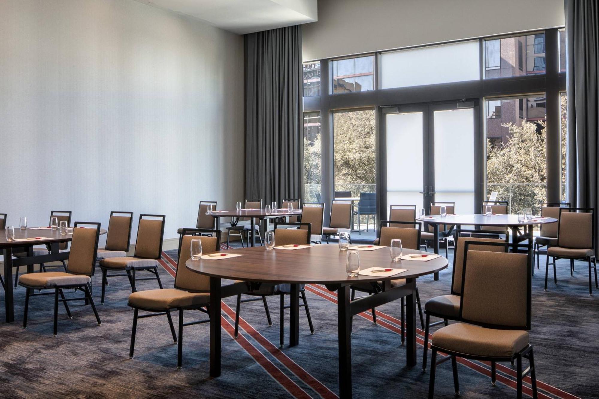 Marriott Dallas Uptown Bagian luar foto